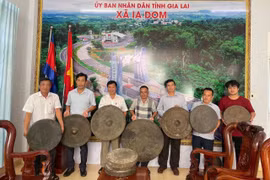 Bộ chiêng 19 món đã được anh Hiếu tặng cho xã Ia Dom. 