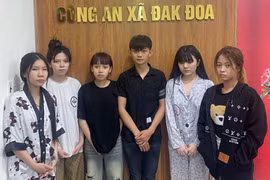 Bắt 5 nữ, 1 nam thuê nhà tụ tập “bay lắc” lúc rạng sáng.
