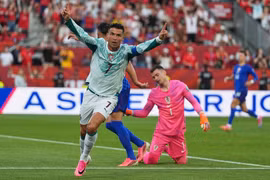 Ronaldo “nổ súng” giúp Bồ Đào Nha may mắn ngược dòng trước Croatia 