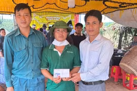 Hỗ trợ 65 triệu đồng cho gia đình người đàn ông bị điện giật tử vong khi đi đào giếng