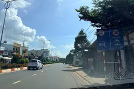 Nhiều tuyến đường ở khu vực Pleiku cắm biển báo giới hạn tốc độ 30 km/h 