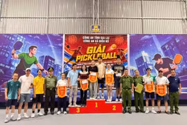 Gần 40 tay vợt tranh tài tại Giải Pickleball Công an xã Biển Hồ