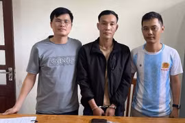 Bắt nhanh đối tượng dùng dao lam rạch túi, trộm tài sản trên xe khách