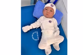 Bé trai sơ sinh nặng 3,3 kg bị bỏ rơi trước cổng chùa Sư Thúy