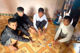 Bắt quả tang 4 đối tượng tàng trữ trái phép chất ma túy 