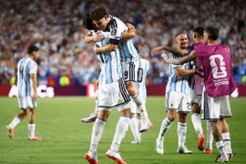Siêu phẩm của Alvarez đưa Argentina vào bán kết nghẹt thở