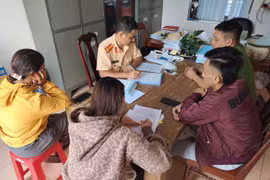 Xử lý học sinh thả 2 tay, điều khiển xe máy bằng chân ở Chư Sê