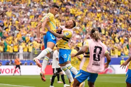 Bùng nổ phút bù giờ, Brazil khuất phục Nhật Bản