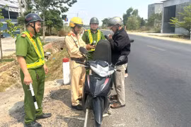 Công an xã Ia Sao ngăn chặn giấy phép lái xe giả xâm nhập buôn làng