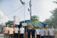 Ủy ban MTTQ Việt Nam xã và các tổ chức chính trị xã hội xã Ia Rbol khánh thành công trình thắp sáng đường quê tại buôn Rưng Ma Nhiu và buôn Hiao. Ảnh: Thanh Dung