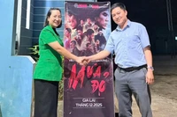 UBND xã Ia Sao phối hợp với Viettel Gia Lai tổ chức chiếu phim “Mưa đỏ” miễn phí cho cán bộ, học sinh và nhân dân các thôn, buôn trên địa bàn xã. Ảnh: Vũ Chi