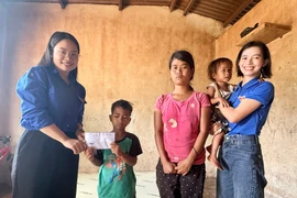 Báo Gia Lai trao tiền bạn đọc hỗ trợ hoàn cảnh khó khăn ở huyện Chư Păh