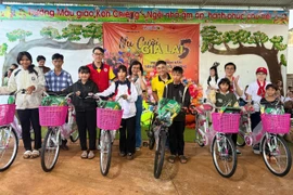 “Nụ cười Gia Lai lần 5” mang Trung thu ấm áp đến trẻ em xã Kon Chiêng