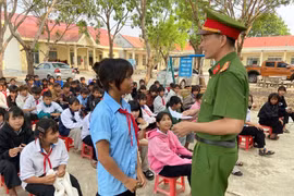 Gần 300 học sinh tham gia diễn đàn chăm sóc sức khỏe tâm thần và phòng, chống bạo lực học đường