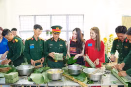 Sư đoàn 320 tổ chức hội thi “Gói bánh chưng xanh” 