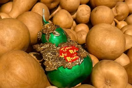 Biến quả bầu hồ lô thành sản phẩm mỹ nghệ