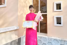 Cô giáo Huỳnh Thị Cẩm Hồng: Kiên trì "ươm mầm" tri thức ở vùng khó