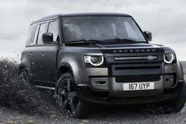 Land Rover Defender 130 - lựa chọn tuyệt vời cho gia đình với giá từ 5,989 tỷ đồng