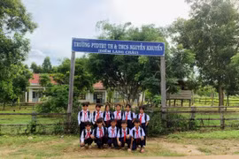 Chung tay tiếp sức cho học sinh vùng khó