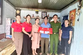  Trao 15,9 triệu đồng hỗ trợ bệnh nhân ung thư gan tại xã Ia Hiao