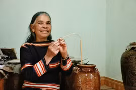 Người “giữ hồn” hương rượu cần truyền thống