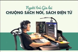 Em Bùi Phương Vy (học sinh lớp 8B, Trường THCS Lê Hồng Phong) hào hứng đọc sách tại thư viện Nhím Xanh. Ảnh: Lạc Hà