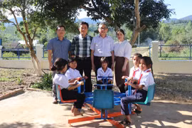 Sở Giáo dục và Đào tạo bàn giao nhiều công trình cho vùng khó