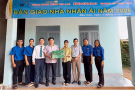 Báo Gia Lai bàn giao nhà tình nghĩa cho hộ nghèo thôn Ia Mua