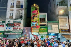  Lồng đèn rồng dài 32 m rực sáng phố núi Pleiku