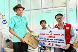 Trao gần 8,5 triệu đồng hỗ trợ bệnh nhân suy thận ở xã Mang Yang