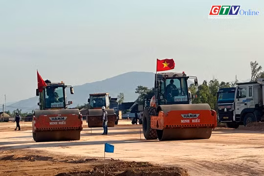 Điểm tin trưa: Gần 80% mặt bằng dự án thành phần 3 cao tốc Quy Nhơn - Pleiku đã được bàn giao