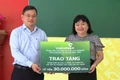 Vietcombank Chi nhánh Bình Định trao tặng trang thiết bị phục vụ giảng dạy, học tập
