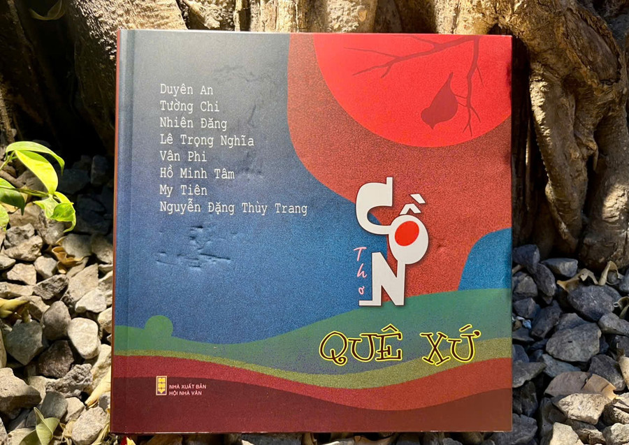 Tập thơ "Cồn quê xứ". Ảnh: Huỳnh Vỹ con-que-xu.jpg