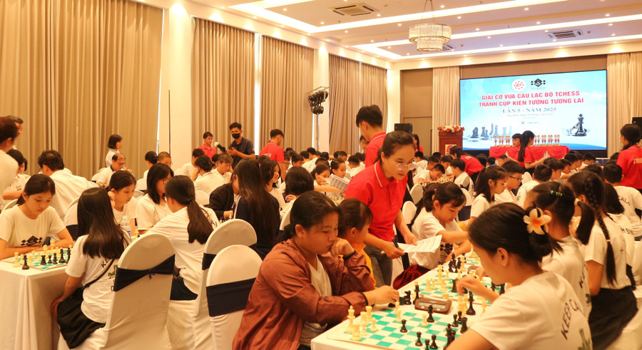 Qua 5 lần tổ chức, giải đấu góp phần lan tỏa phong trào chơi cờ vua trong học sinh và cả phụ huynh, tạo nên một sân chơi lành mạnh, bổ ích. Ảnh: Huỳnh Vỹ img-0537.jpg
