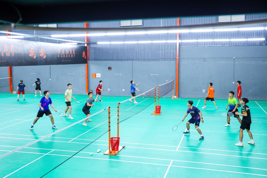 Các VĐV tích cực tập luyện để chuẩn bị cho giải đấu. Ảnh: Huỳnh Vỹ giai-vo-dich-cau-long-cac-cay-vot-xuat-sac.jpg