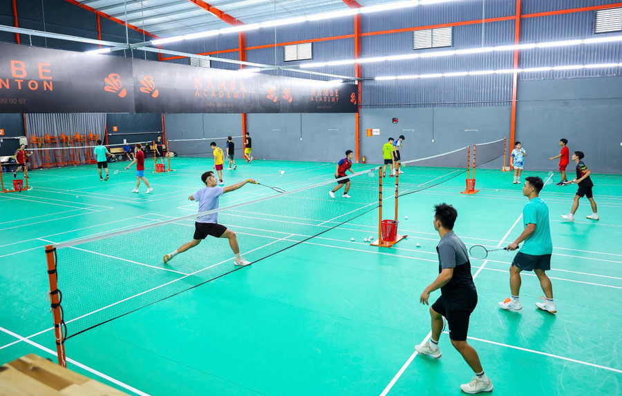 VĐV Lê Đức Phát (áo tím) hiện là tay vợt cầu lông số 1 của thể thao Quân đội. Ảnh: Huỳnh Vỹ giai-vo-dich-cau-long-cac-cay-vot-xuat-sac2jpg.jpg