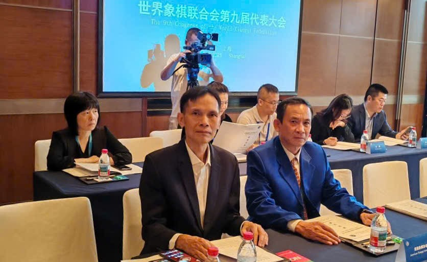 Huấn luyện viên Đội tuyển cờ Gia Lai Tôn Thất Lương Chính (phải) trúng cử vào Ban Chấp hành Liên đoàn Cờ tướng Thế giới nhiệm kỳ IX. Ảnh: NVCC ton-that-luong-chinh.jpg