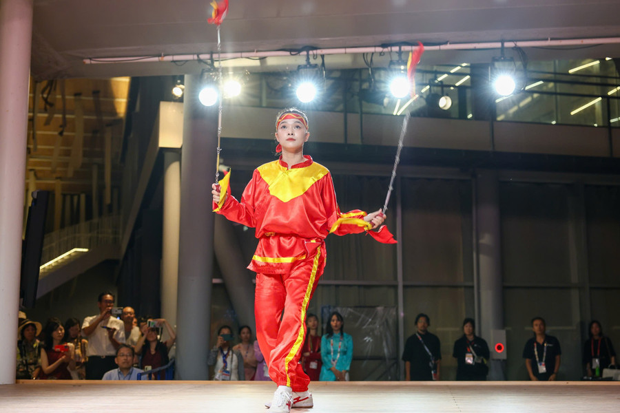 Tiết mục biểu diễn võ cổ truyền của vận động viên Trung tâm Võ thuật cổ truyền Bình Định. Ảnh: Báo Văn hóa vo-co-truyen.jpg