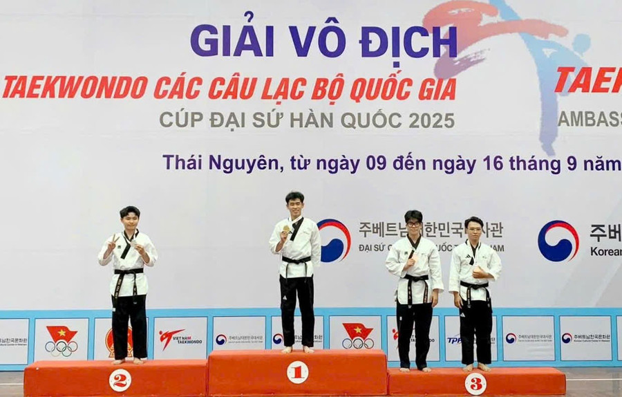 Lưu Quyền Phước giành HCV sáng tạo cá nhân nam, nhóm từ 18 tuổi trở lên. Ảnh: ĐVCC taekwondo-gia-lai-2.jpg