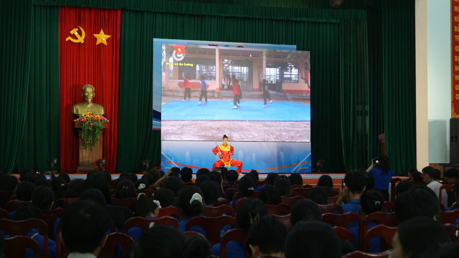 Không khí sôi nổi, hào hứng lan tỏa suốt các phần thi tại Liên hoan võ cổ truyền Bình Định năm 2025. Ảnh: H.V lien-hoan-vo-2.jpg