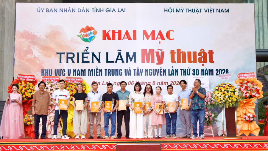 trien-lam-my-thuat-khu-vuc-v-nam-mien-trung-va-tay-nguyen-6.jpg