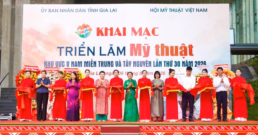 trien-lam-my-thuat-khu-vuc-v-nam-mien-trung-va-tay-nguyen-4.jpg