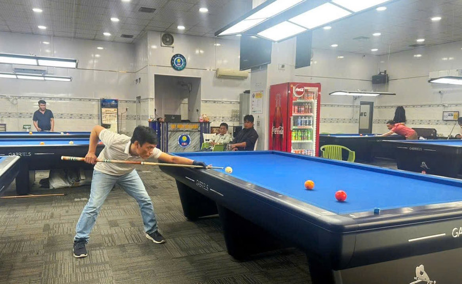 co-thu-le-cong-danh-vo-dich-giai-billiards-carom-3-bang-cau-lac-bo-quy-nhon-billiards-4081.jpg