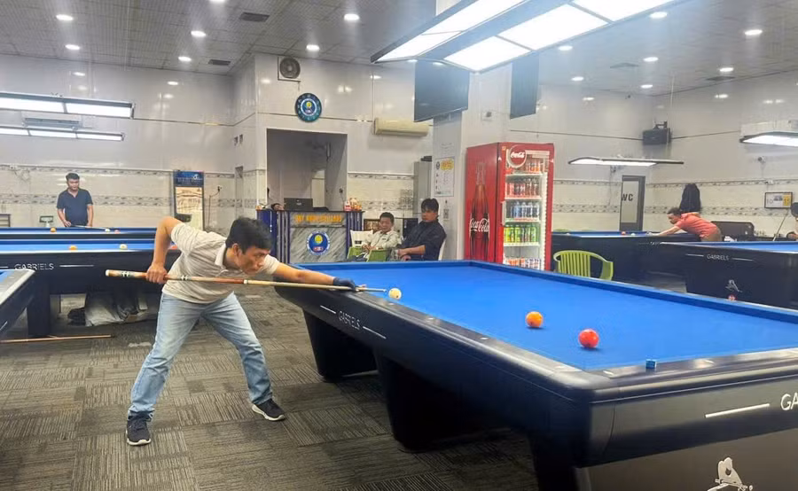co-thu-le-cong-danh-vo-dich-giai-billiards-carom-3-bang-cau-lac-bo-quy-nhon-billiards-4081.jpg