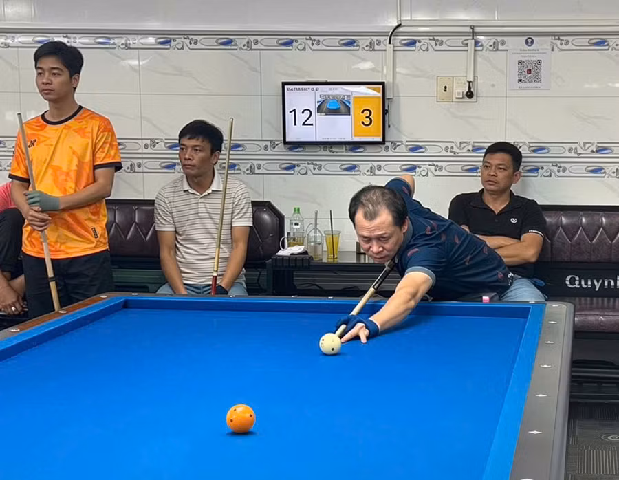 co-thu-le-cong-danh-vo-dich-giai-billiards-carom-3-bang-clb-quy-nhon-billiards-1.jpg