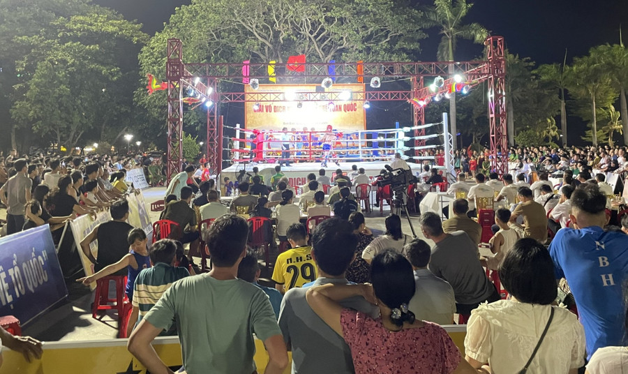 Với sự phát triển và sức hút của bộ môn kickboxing như hiện nay, việc tổ chức giải đấu ngoài trời là cơ hội quảng bá, phát triển du lịch Gia Lai. Ảnh: H.V 6-1.jpg