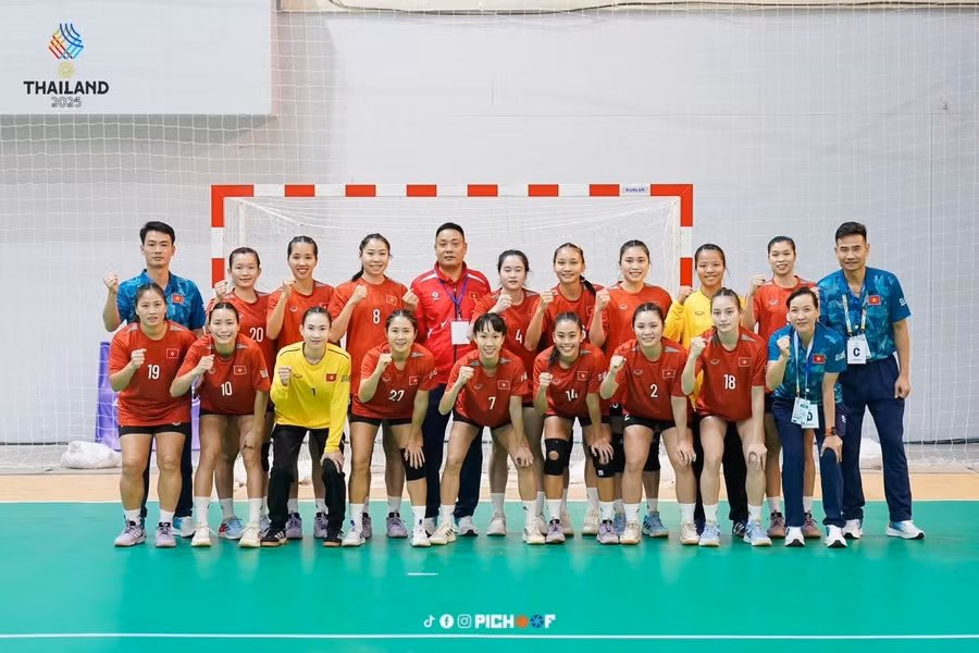 nguyen-thi-bich-thao-cung-dong-doi-gianh-huy-chuong-vang-tai-sea-games-33.jpg