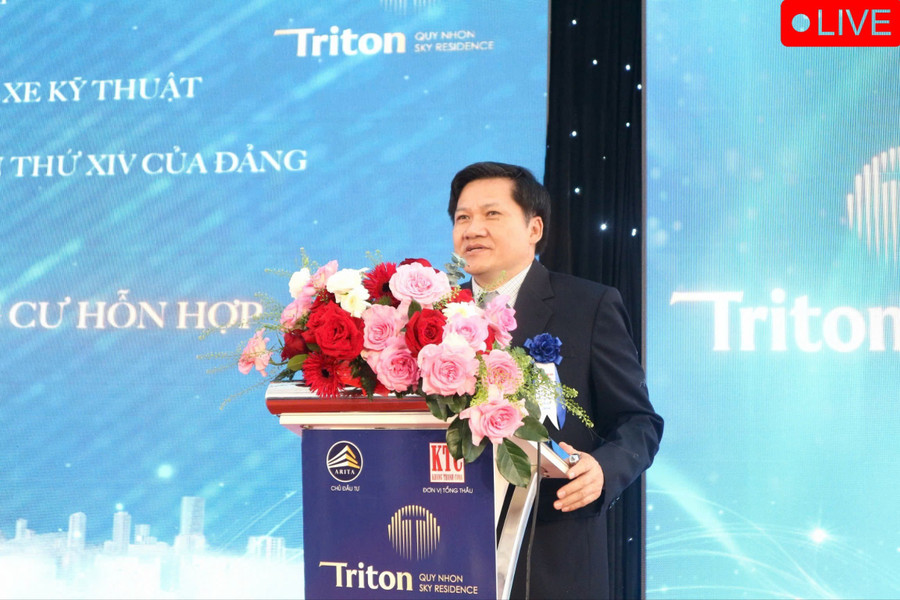 Phó Chủ tịch Thường trực HĐND tỉnh Trương Văn Đạt phát biểu tại buổi lễ. Ảnh: Huỳnh Vỹ