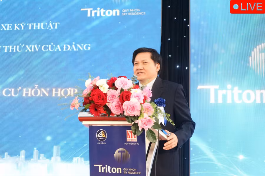 Phó Chủ tịch Thường trực HĐND tỉnh Trương Văn Đạt phát biểu tại buổi lễ. Ảnh: Huỳnh Vỹ