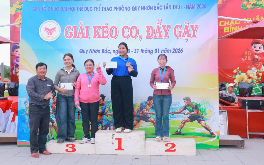 be-mac-giai-keo-co-day-gay-thuoc-dai-hoi-the-duc-the-thao-phuong-quy-nhon-bac.jpg